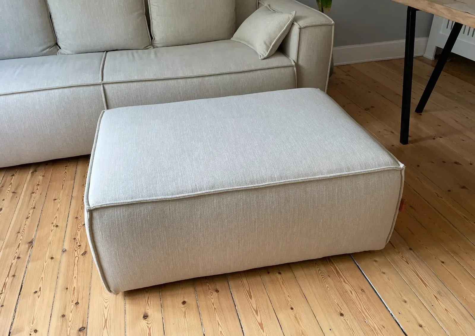DANDY Puf i stue sammen med DANDY sovesofa
