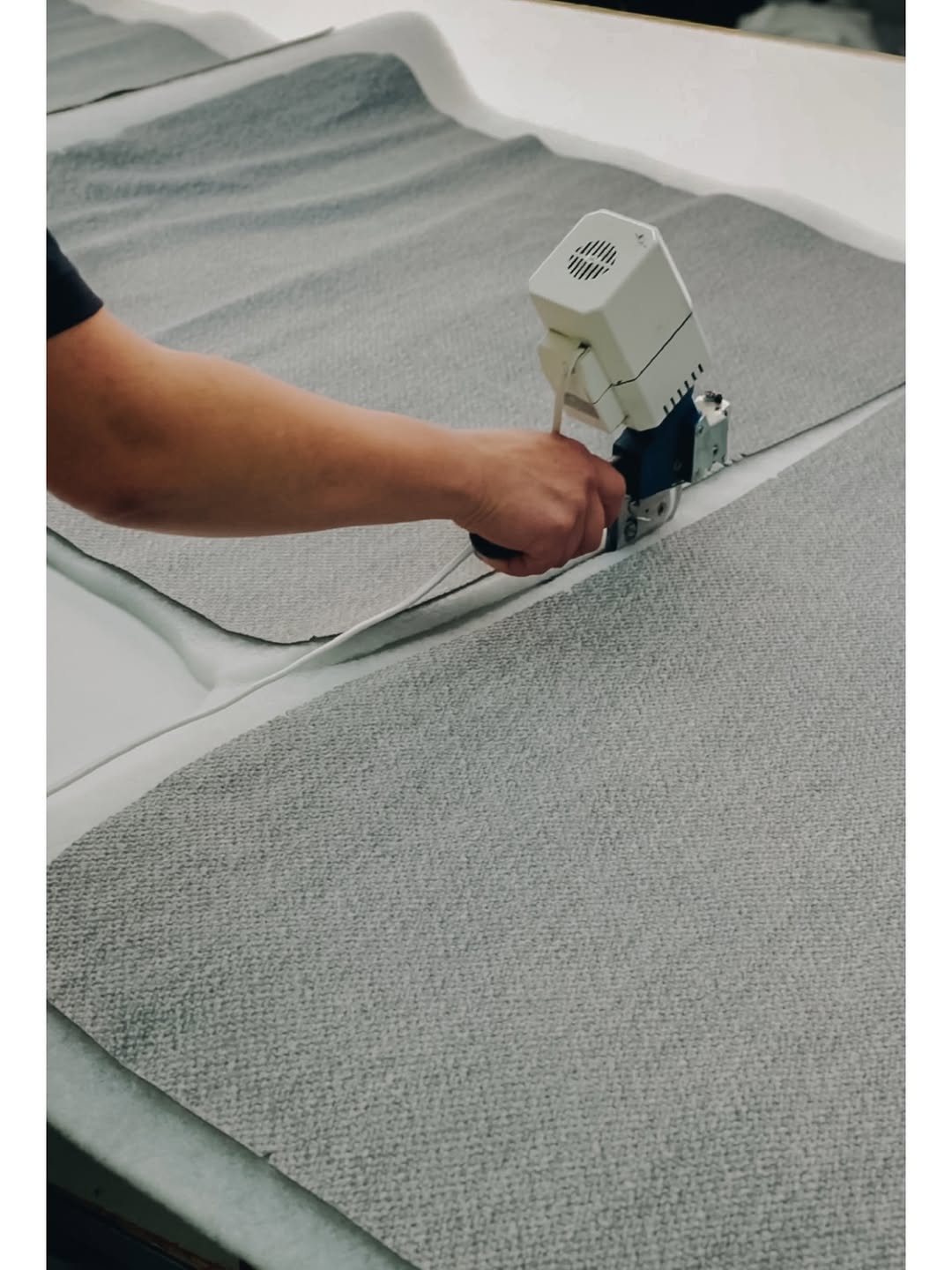 Kvalitetsmaterialer til sovesofa — stof, skum og træstel