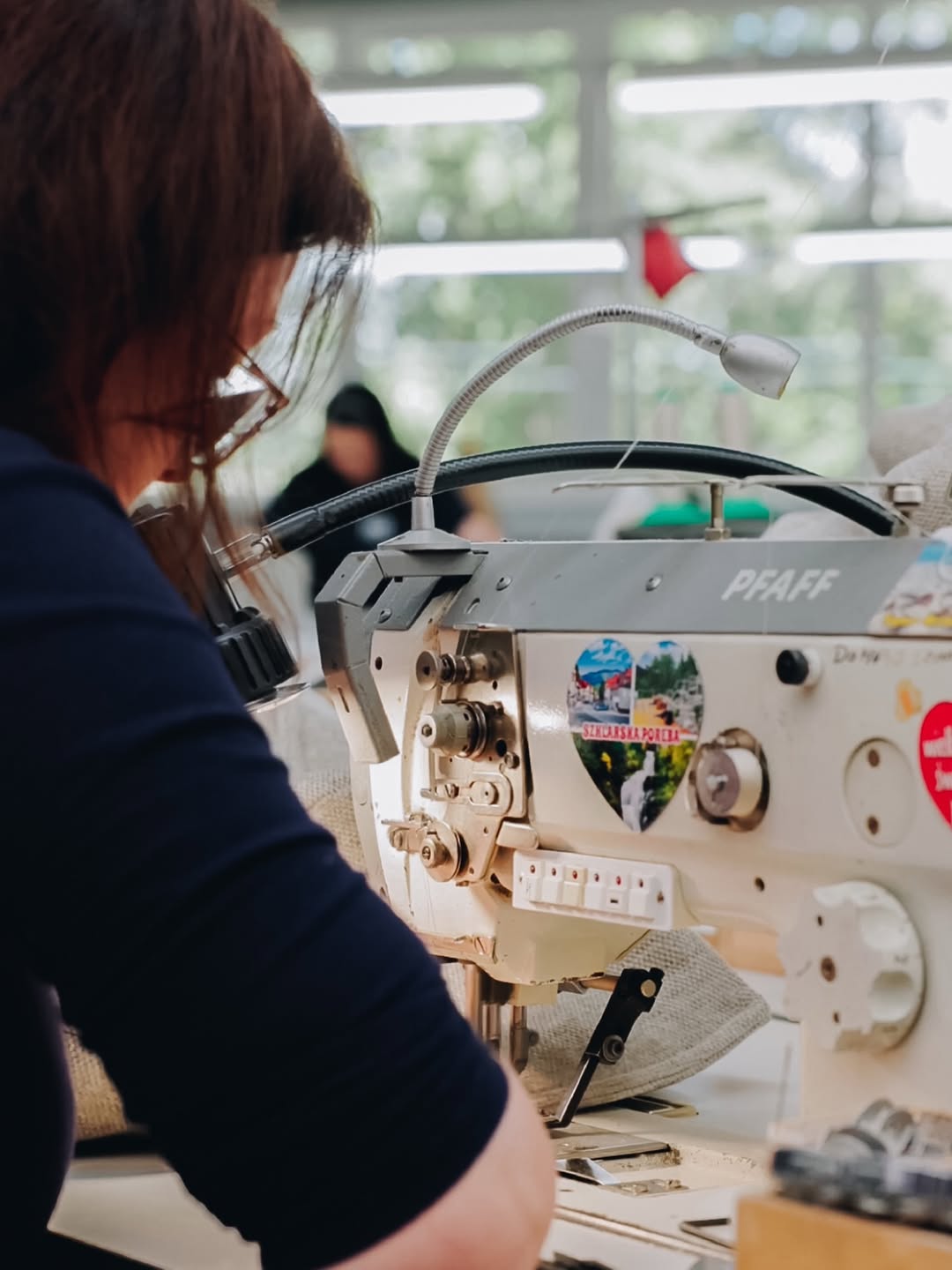 Detalje af holdbar sovesofa med kvalitetsmaterialer